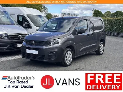 Gebraucht Peugeot Partner 131 PS (96 kW) 2021 Grau Van / Kleinbus