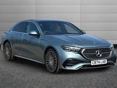 Gebraucht Mercedes E220 AMG Line Premium Plus 197 PS (144 kW) 2024 Grün Limousine