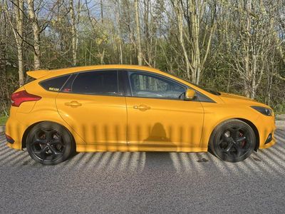 Used Ford Focus ST 247 HP (181 kW) 2015 Yellow Hatchback