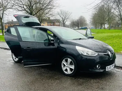 Usado Renault Clio IV Dynamique 90 CV (66 kW) 2015 Negro Utilitario