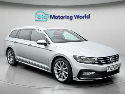 Usado VW Passat R-line 150 HP (110 kW) 2022 Prateado Carrinha