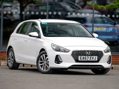 Used Hyundai i30 SE 120 HP (88 kW) 2017 White Hatchback