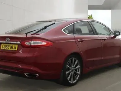 Used Ford Mondeo Vignale 180 HP (132 kW) 2018 Red Hatchback
