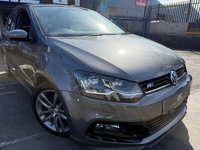 Usado VW Polo R-line 110 HP (80 kW) 2016 Cinzento Citadino