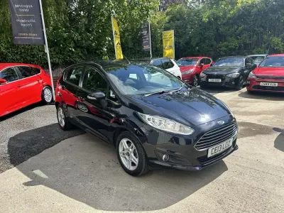 Usado Ford Fiesta Zetec 2013 Negro Utilitario