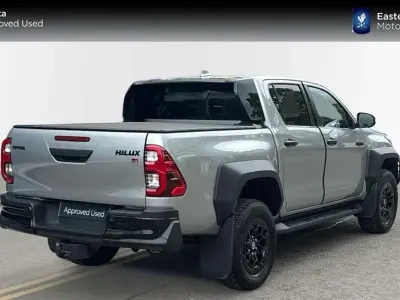 Usado Toyota HiLux Sport 201 CV (147 kW) 2025 Plateado Pickup/Camioneta