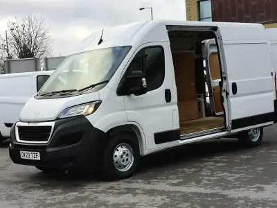 Second-hand Peugeot Boxer Premium 140 CP (102 kW) 2023 Alb Van