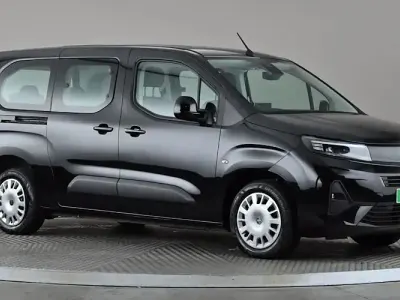 Used Vauxhall Combo Design Edition 100 kW (136 HP) 2025 Black MPV