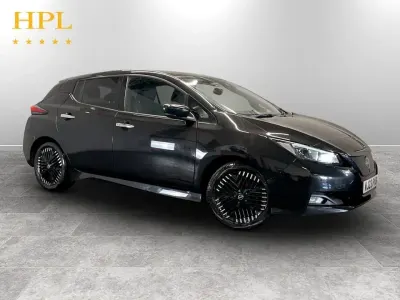 Begagnad Nissan Leaf N-Connecta 110 kW (150 HK) 2023 Svart Halvkombi