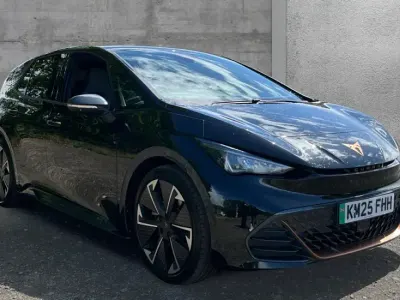 Begagnad Cupra Born e-Boost 169 kW (231 HK) 2025 Svart Halvkombi