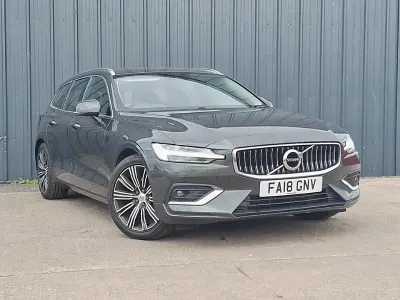 Usado Volvo V60 Inscription 190 HP (139 kW) 2018 Cinzento Carrinha