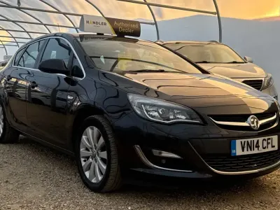 Second-hand Vauxhall Astra Elite 165 CP (121 kW) 2014 Negru Hatchback