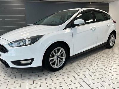 Used Ford Focus Zetec 125 HP (91 kW) 2015 White Hatchback