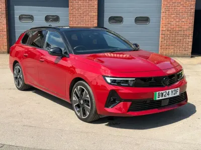 Used Vauxhall Astra Ultimate 114 kW (156 HP) 2024 Red Estate