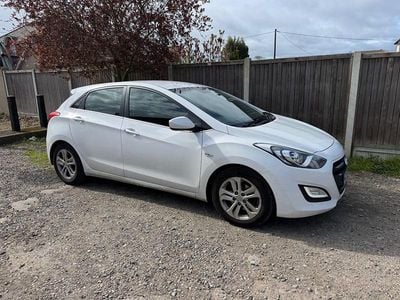 Used Hyundai i30 SE 120 HP (88 kW) 2015 White Hatchback