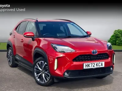 Second-hand Toyota Yaris Hybrid 116 CP (85 kW) 2022 Scarlet flare