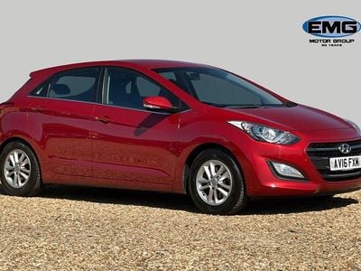 Used Hyundai i30 SE 110 HP (80 kW) 2016 Red Hatchback