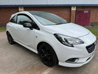 Used Vauxhall Corsa Edition 100 HP (73 kW) 2015 White Hatchback