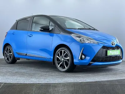 Used Toyota Yaris Design 111 HP (81 kW) 2018 Blue Hatchback