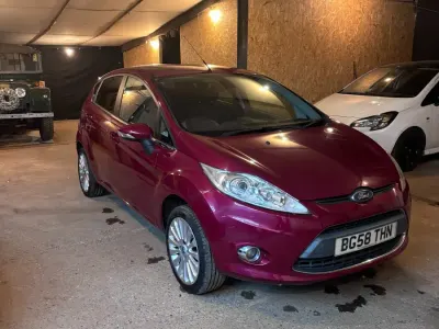 Begagnad Ford Fiesta Titanium 2008 Röd Halvkombi