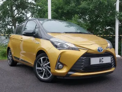 Used Toyota Yaris Hybrid 100 HP (73 kW) 2019 Gold Hatchback
