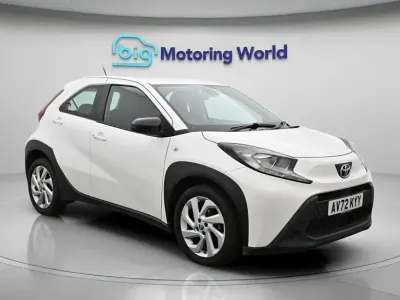 Used Toyota Aygo X PURE 72 HP (52 kW) 2022 White SUV