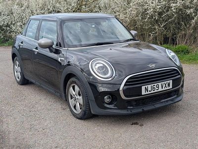 Begagnad Mini Cooper Classic 2019 Svart Halvkombi