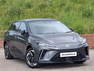 Usado MG MG4 EV Trophy 149 kW (203 CV) 2023 Gris Utilitario