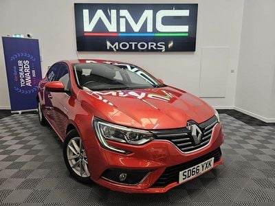 Używany Renault Mégane IV Dynamique 110 KM (80 kW) 2016 Czerwony Hatchback