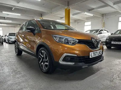 Used Renault Captur Dynamique 90 HP (66 kW) 2017 Orange SUV
