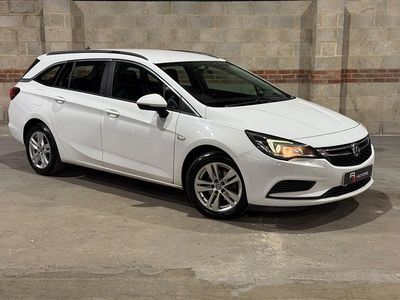 Used Vauxhall Astra 2017 White Estate