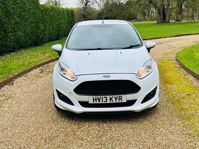 Used Ford Fiesta Zetec 2013 White Hatchback