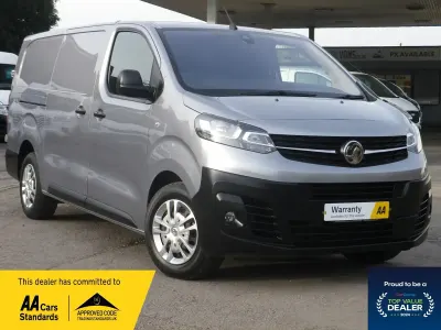 Używany Vauxhall Vivaro 150 KM (110 kW) 2022 Szary Minivan