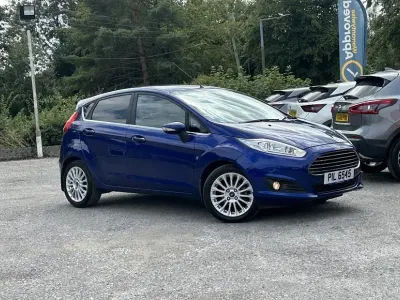 Used Ford Fiesta Titanium 100 HP (73 kW) 2015 Blue Hatchback