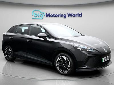 Begagnad MG MG4 EV SE 319 kW (435 HK) 2023 Svart Halvkombi