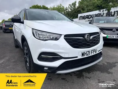 Used Vauxhall Grandland X Edition 130 HP (95 kW) 2021 White SUV