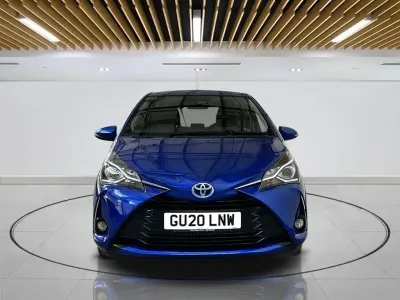 Used Toyota Yaris Hybrid 100 HP (73 kW) 2020 Blue Hatchback