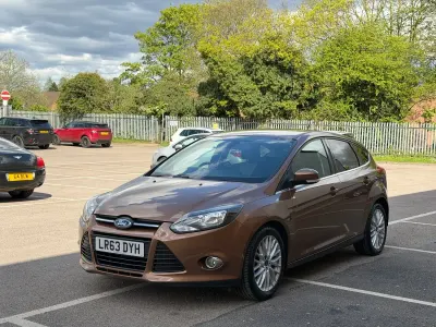 Used Ford Focus Zetec 125 HP (91 kW) 2013 Brown Hatchback