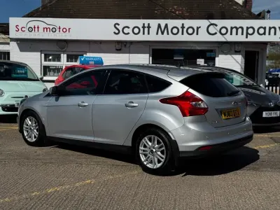 Begagnad Ford Focus Titanium 115 HK (84 kW) 2013 Silver Halvkombi
