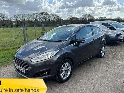 Usado Ford Fiesta Zetec 82 HP (60 kW) 2016 Cinzento Citadino