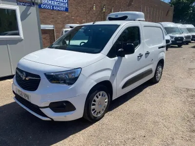 Używany Vauxhall Combo Sportive 100 KM (73 kW) 2021 Biały Minivan