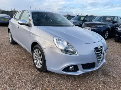 Begagnad Alfa Romeo Giulietta Business 120 HK (88 kW) 2016 Vit Halvkombi