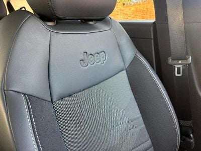 White Used 2025 Jeep Avenger Summit SUV | £21,999 (Fair price)