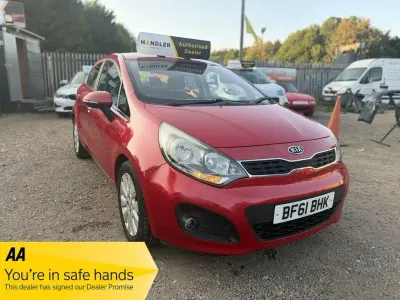 Used Kia Rio 85 HP (62 kW) 2011 Red Hatchback