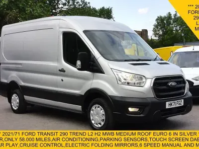 Usado Ford Transit Trend 130 CV (95 kW) 2021 Plateado Van