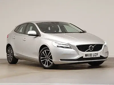 Usado Volvo V40 Momentum 122 HP (89 kW) 2018 Prateado Citadino