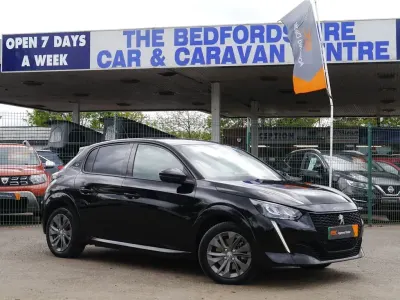 Second-hand Peugeot e-208 Allure+ 100 kW (136 CP) 2023 Negru Hatchback