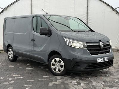 Begagnad Renault Trafic Business 2023 Grå Minibuss