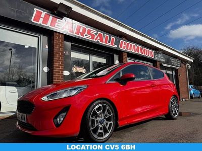 Used Ford Fiesta Zetec 85 HP (62 kW) 2017 Red Hatchback