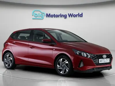 Używany Hyundai i20 SE 100 KM (73 kW) 2023 Czerwony Hatchback